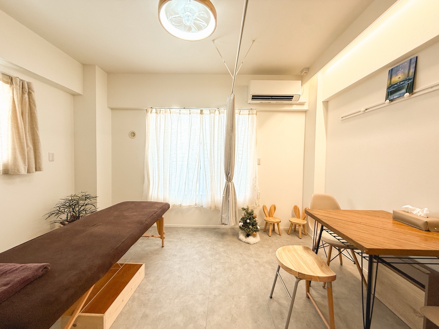 やさしい光の入る施術室